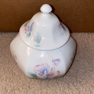 Aynsley covered jar hexagon shape